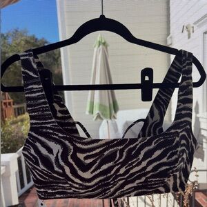 Matthew Bruch
Printed Square Neckline Crop Top